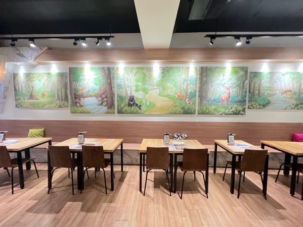 森林小徑健行店用餐环境